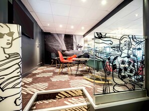 Desayuno buffet diario (EUR 14.40 por persona)