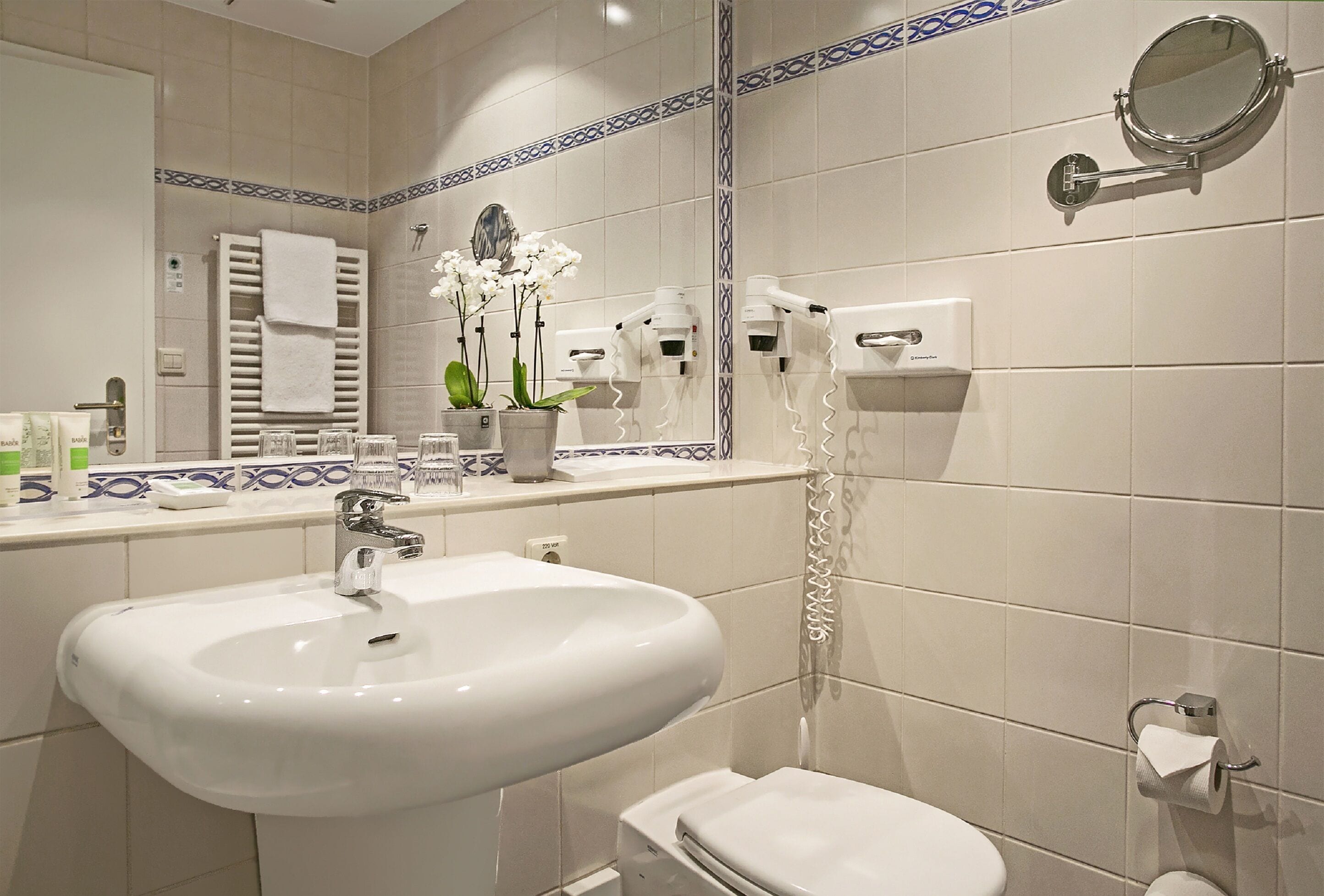 1 bedroom, premium bedding, desk, laptop workspace