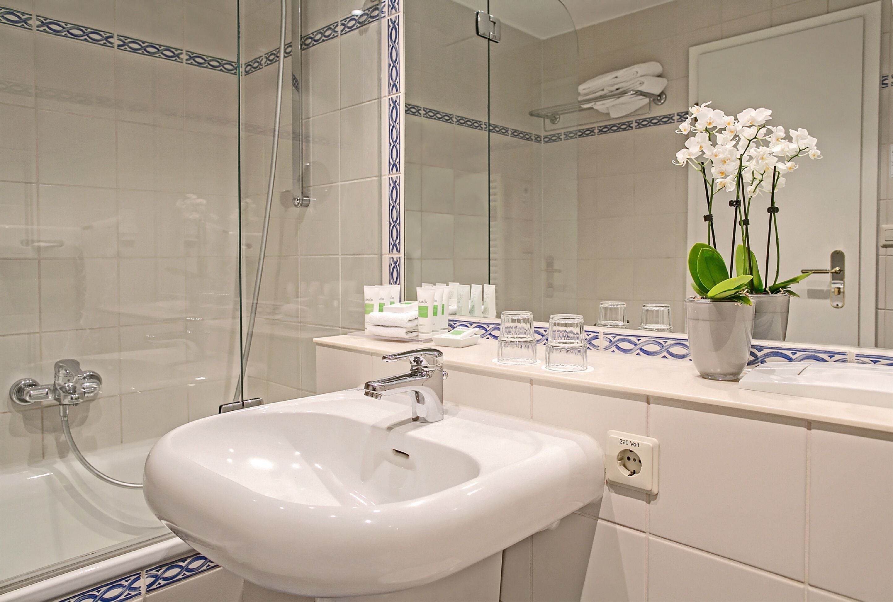 superior double room | bathroom | free toiletries, hair dryer, towels, soap