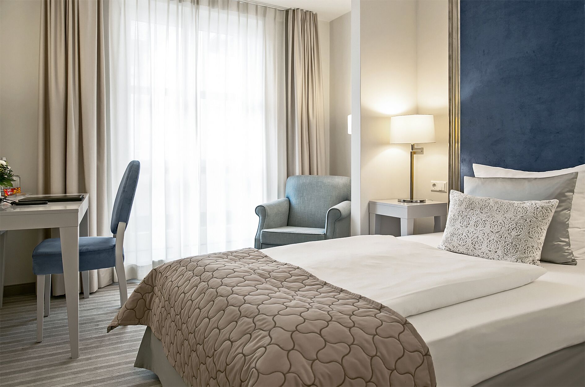 Habitación individual Deluxe | Ropa de cama de alta calidad y escritorio 