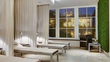 Couples treatment rooms, sauna, steam room, body treatments