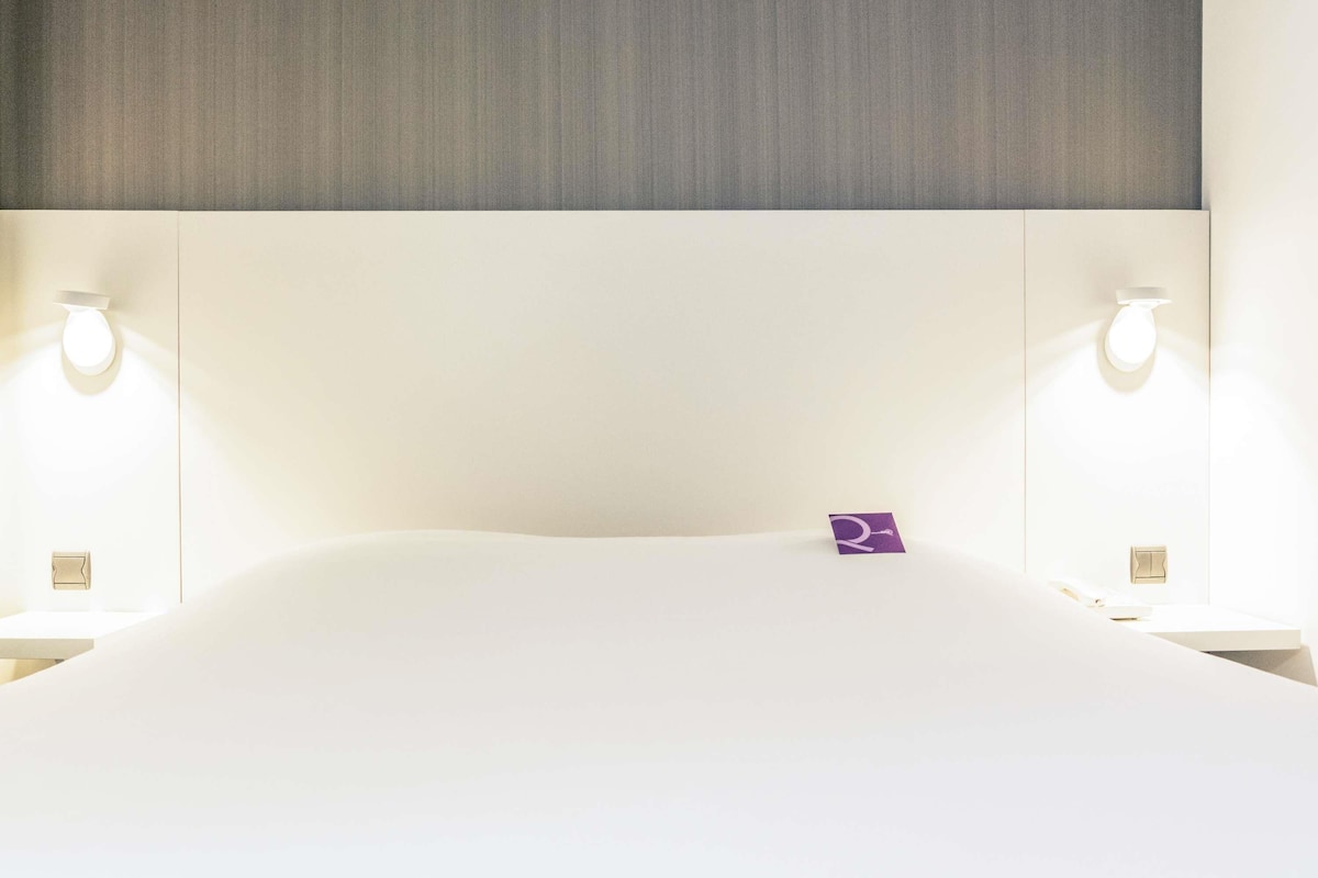 Premium bedding, Select Comfort beds, in-room safe