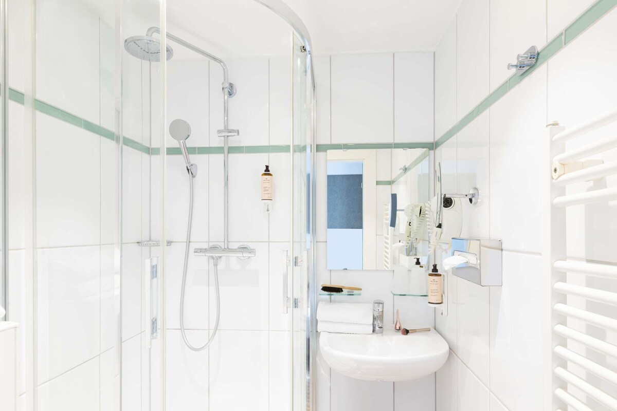 Rainfall showerhead, eco-friendly toiletries, hair dryer, towels