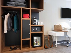 Privilege, Superior Double Room, 1 Double Bed | Premium bedding, Select Comfort beds, in-room safe