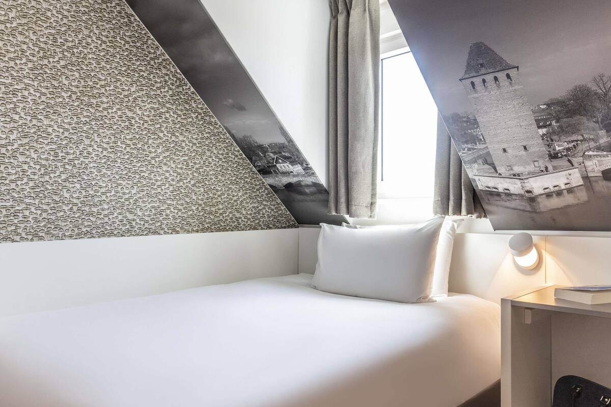 Premium bedding, Select Comfort beds, in-room safe, desk