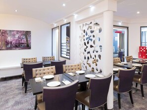 Daily continental breakfast (EUR 18 per person)