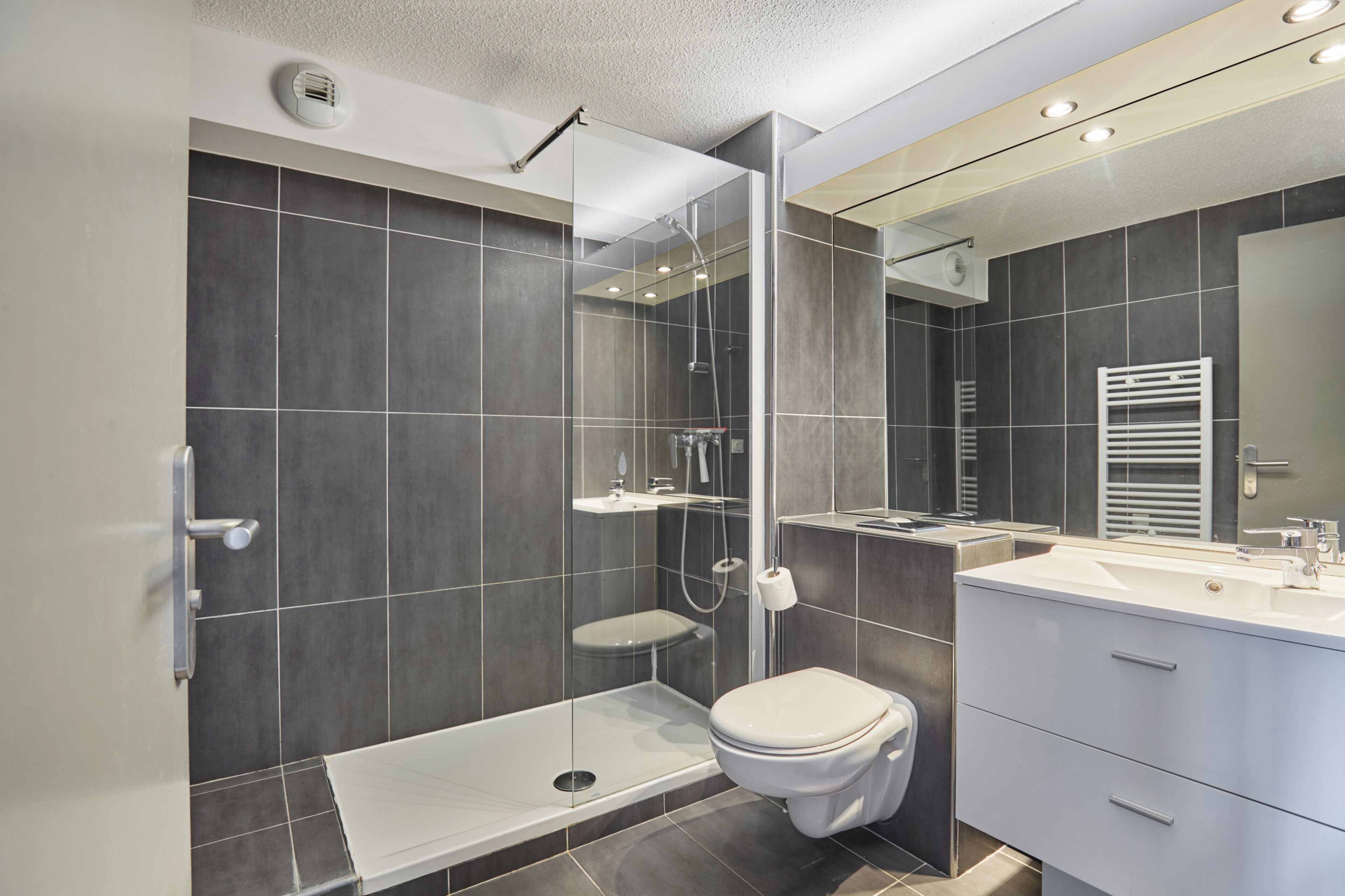 Studio | Bathroom