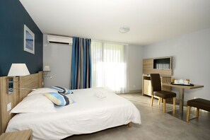 Cribs/infant beds, free WiFi