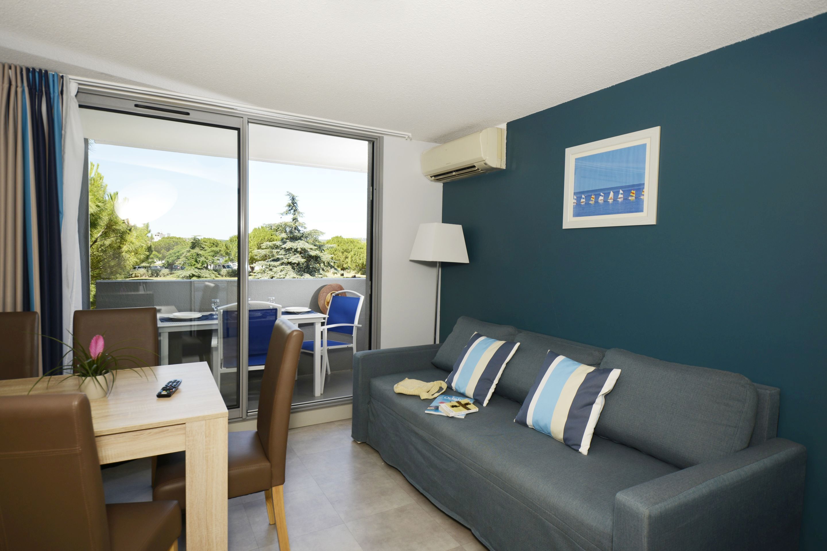 婴儿床、免费 WiFi