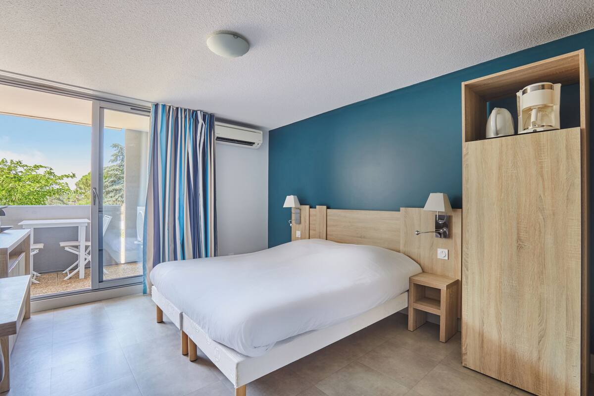 Studio | Cribs (surcharge), WiFi (free)