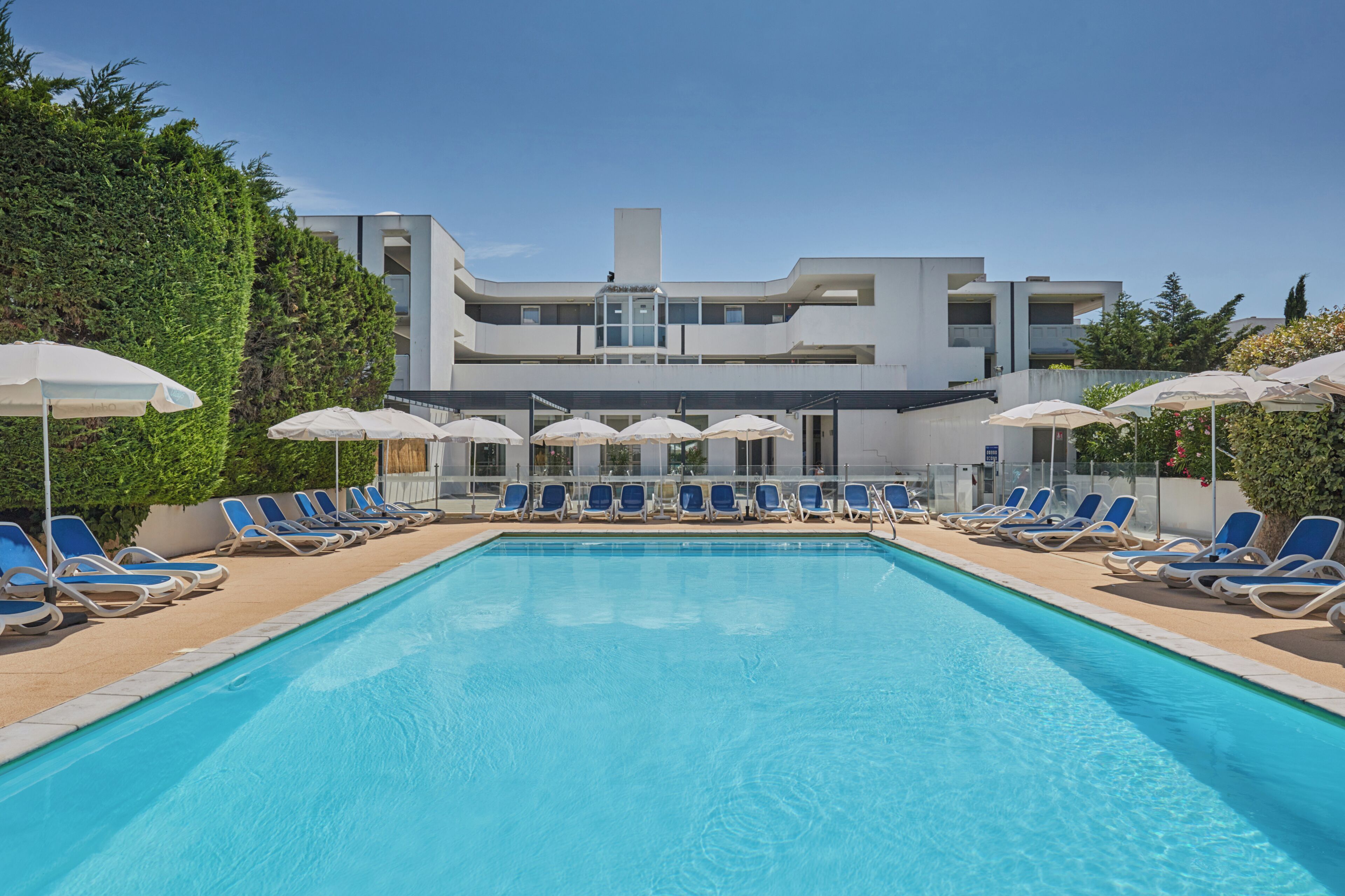 Outdoor pool, pool loungers