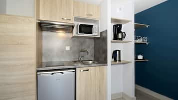 Fridge, microwave, stovetop, electric kettle
