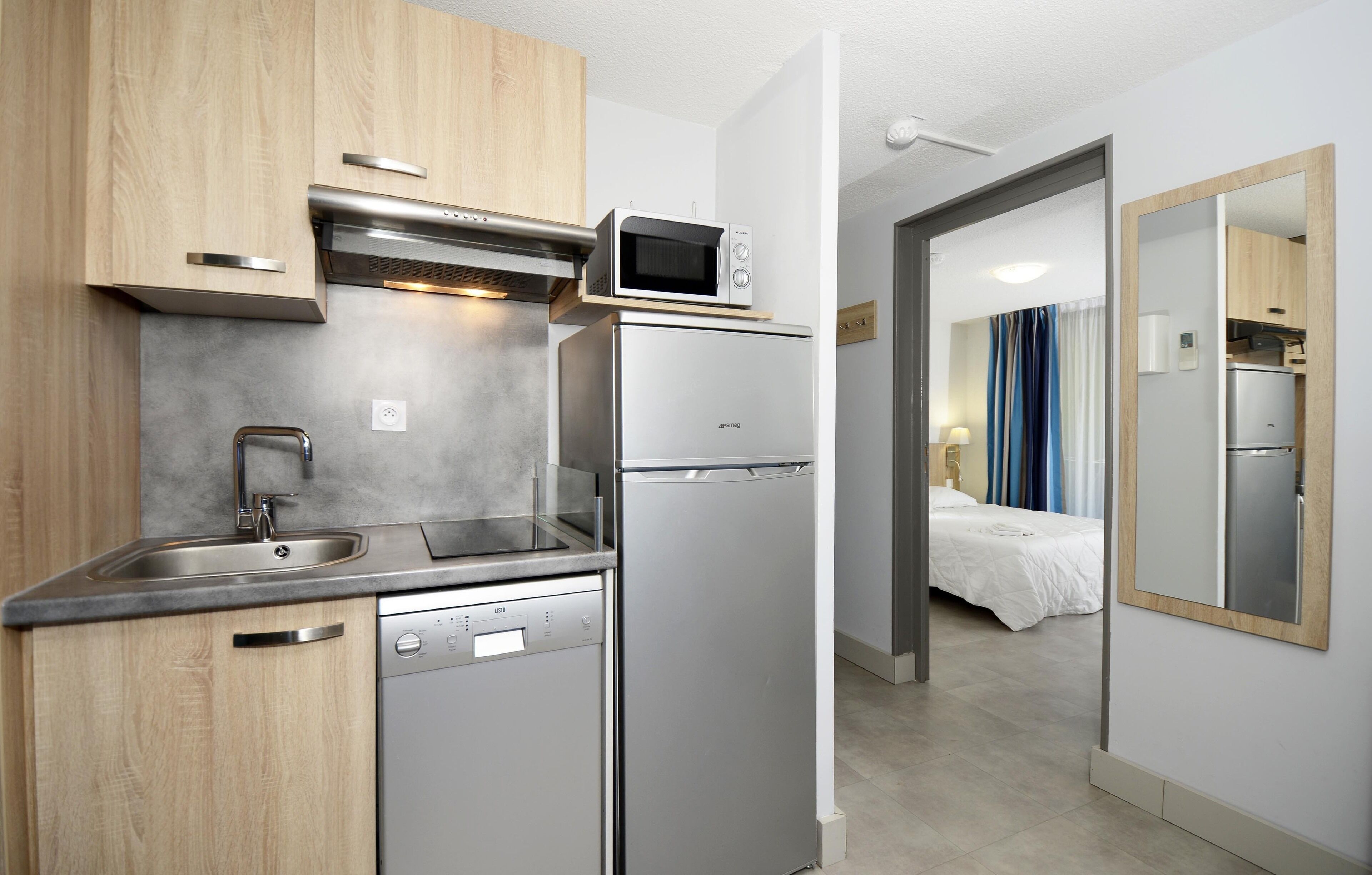 Private kitchen | Fridge, microwave, stovetop, electric kettle