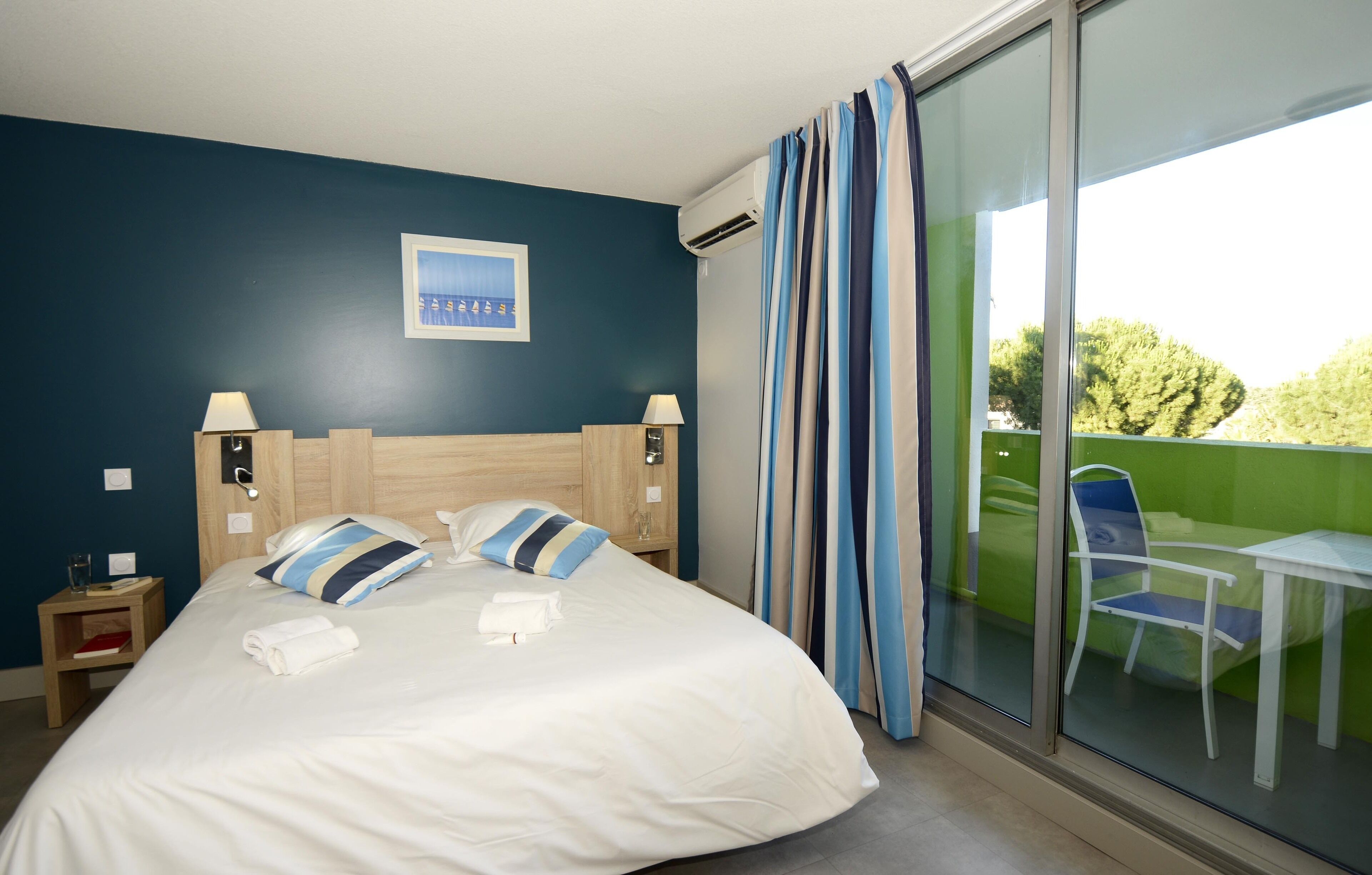 Cribs (surcharge), WiFi (free)