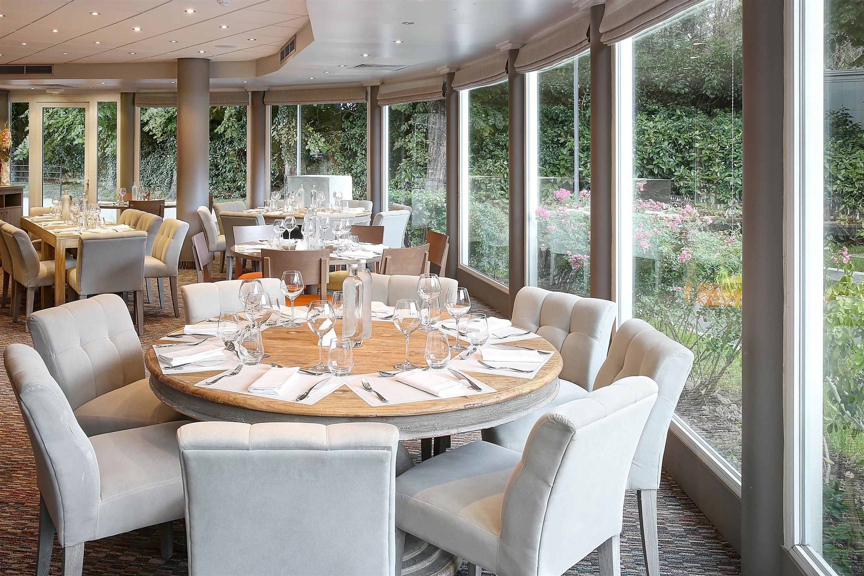 Lunch and dinner served, garden views 