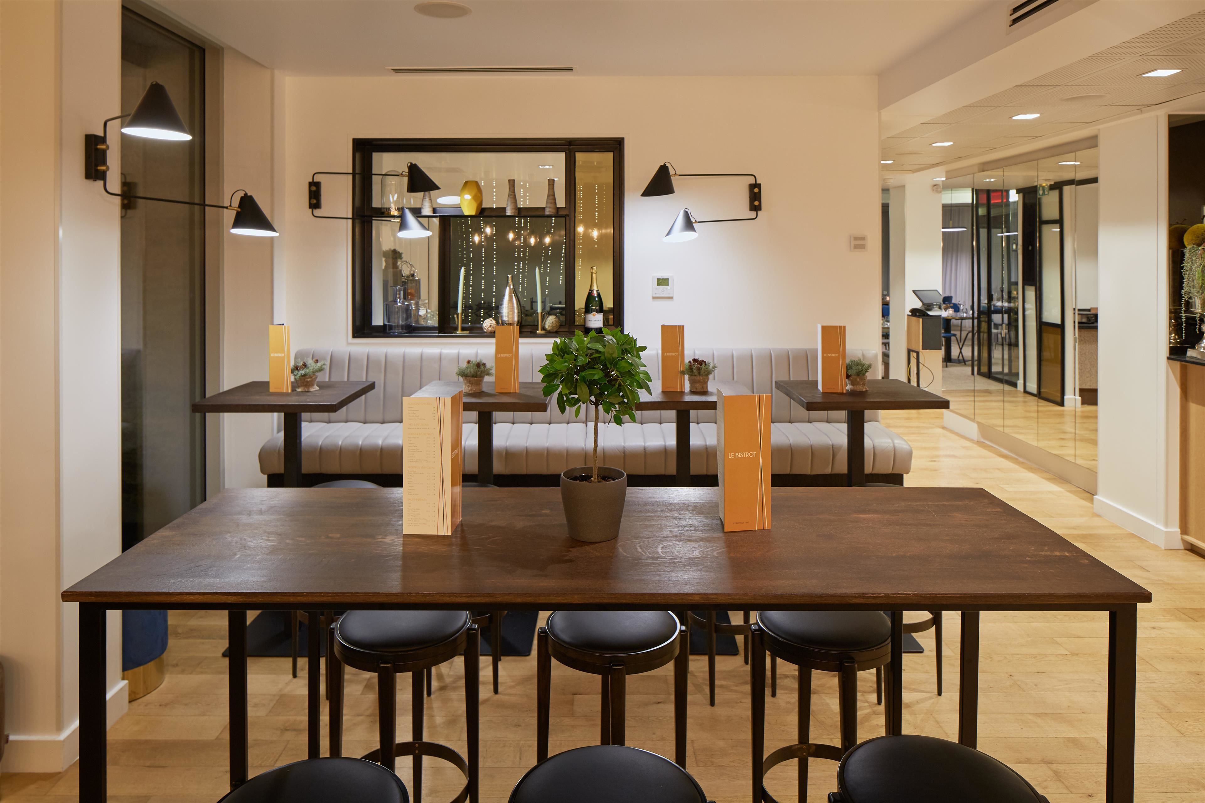 lunch and dinner served, garden views