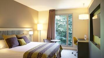 Premium bedding, in-room safe, desk, blackout drapes