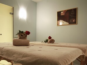 Sauna, hot tub, Turkish bath/hammam, body treatments, hot stone massages