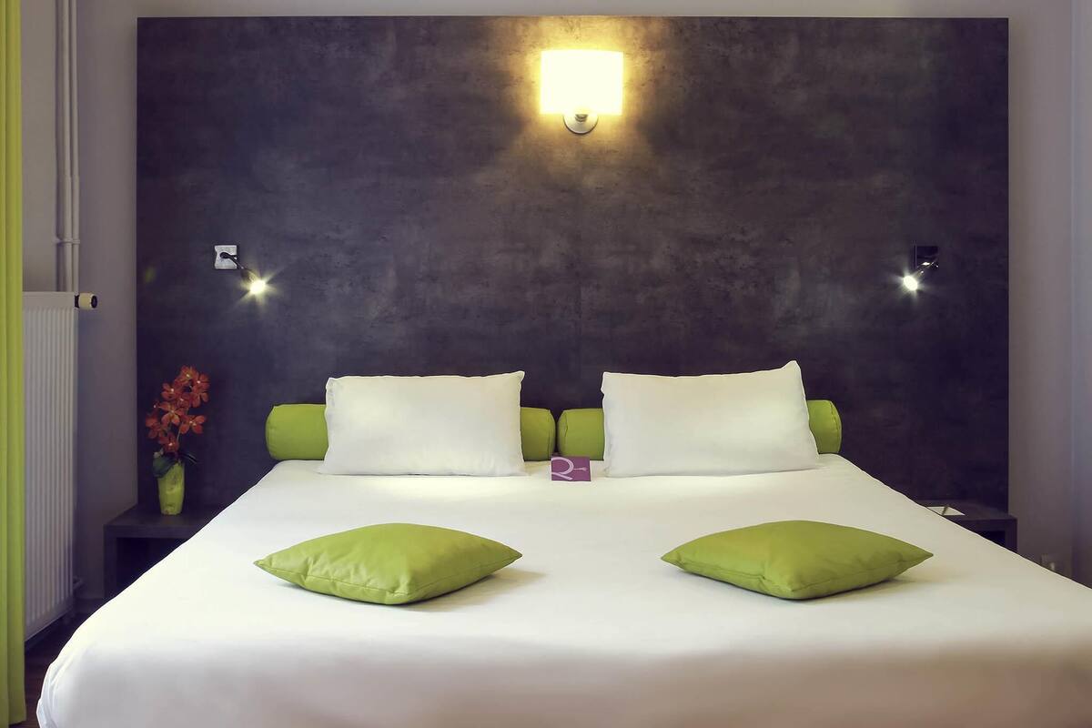 Superior Double Room, 1 Double Bed (Street View) | Premium bedding, laptop workspace, blackout curtains, iron/ironing board