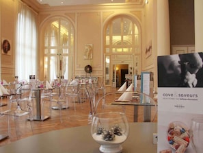 Breakfast, lunch, dinner served; French cuisine