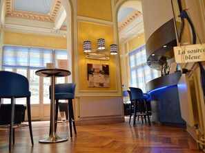 Bar (on property) - Mercure Saint Nectaire Spa & Bien-être Hotel (Saint-Nectaire)