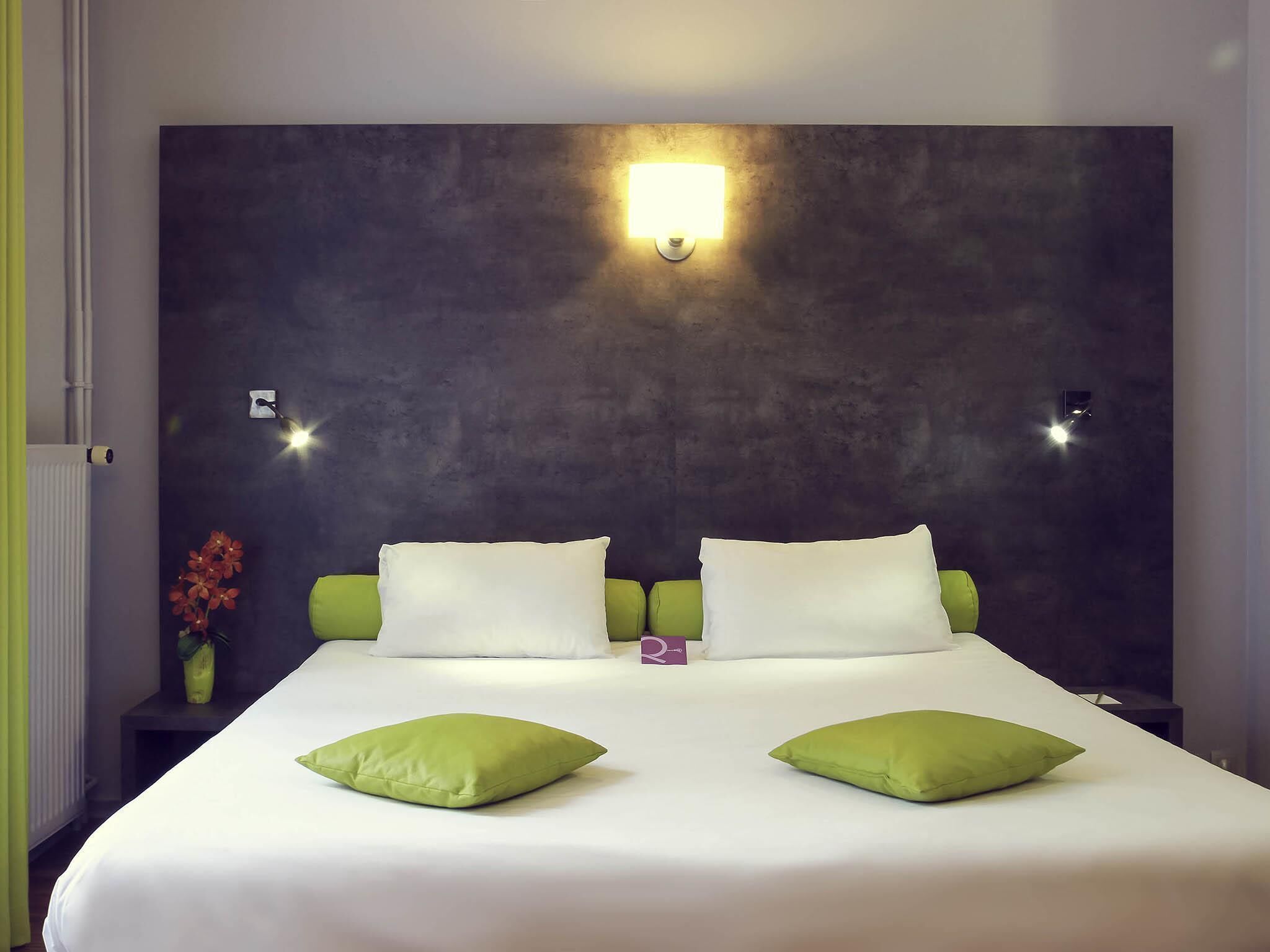 Chambre supérieure double, 1 lit double (Street View) | Literie de qualité, espace de travail pour ordinateurs portables