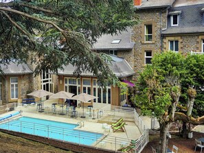 Indoor pool, outdoor pool - Mercure Saint Nectaire Spa & Bien-être Hotel (Saint-Nectaire)