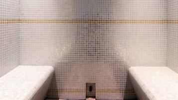 Een sauna, een bubbelbad, een Turks bad/hammam, lichaamsbehandelingen