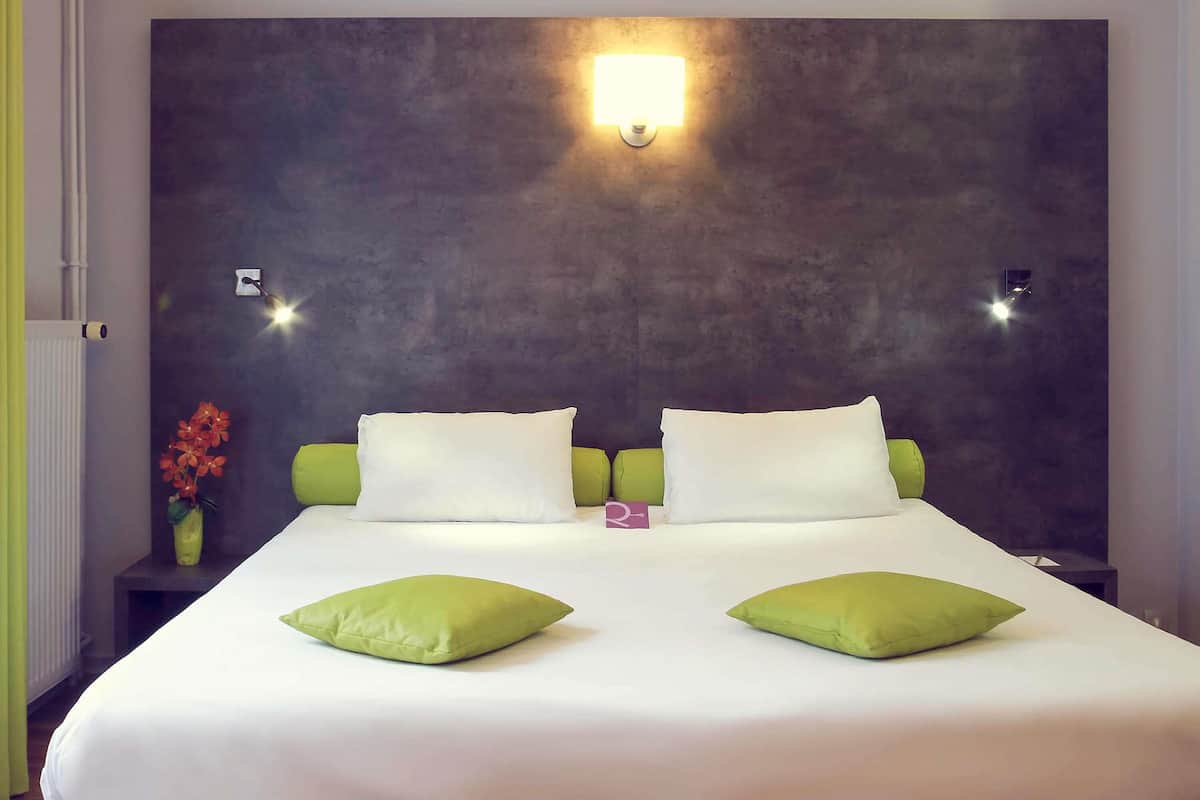 Superior Double Room, 1 Katil Kelamin (Double) (Street View) | Peralatan tempat tidur premium, ruang kerja komputer riba