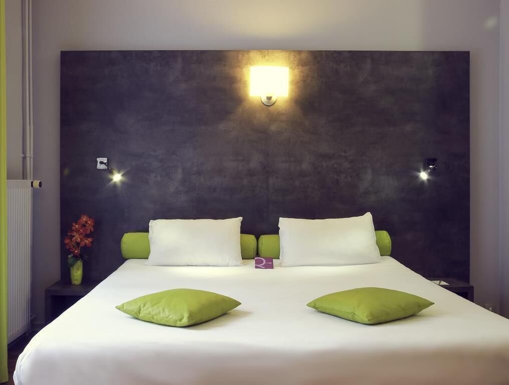 Habitación doble superior, 1 cama matrimonial (Street View) | Ropa de cama de alta calidad y espacio para trabajar con laptop 