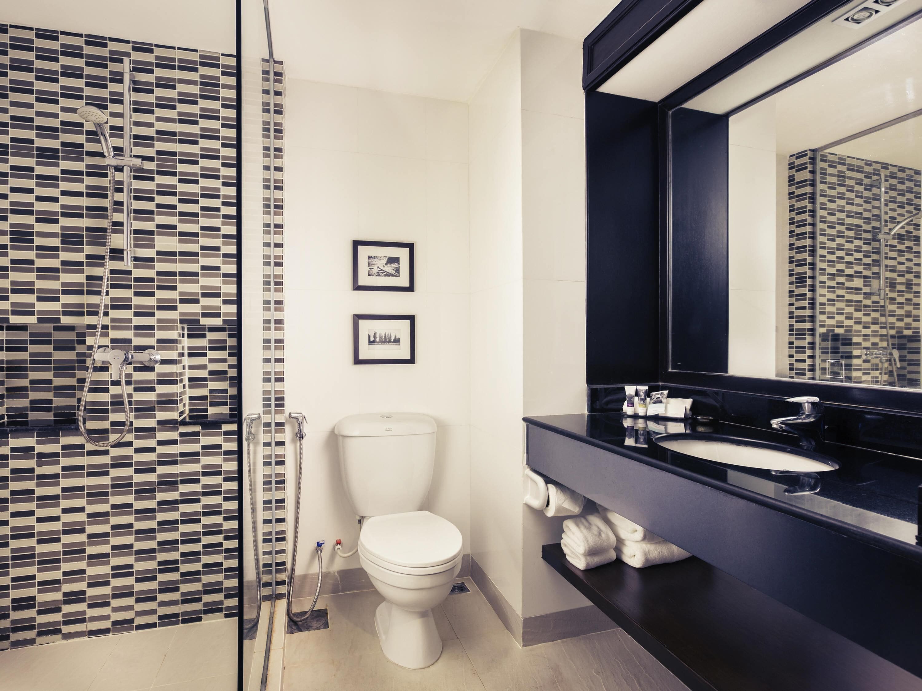 Ropa de cama de alta calidad, escritorio y cortinas blackout 