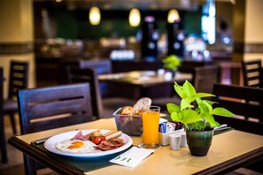 Päivittäinen buffetaamiainen maksusta