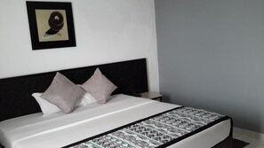 Standard Room, City View | In-room safe, desk, blackout curtains, free WiFi - Benin Marina Hôtel (Cotonou)
