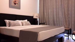 In-room safe, desk, blackout drapes, free WiFi - Benin Marina Hôtel (Cotonou)