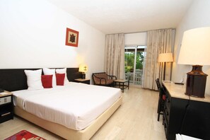 In-room safe, desk, blackout drapes, free WiFi - Benin Marina Hôtel (Cotonou)