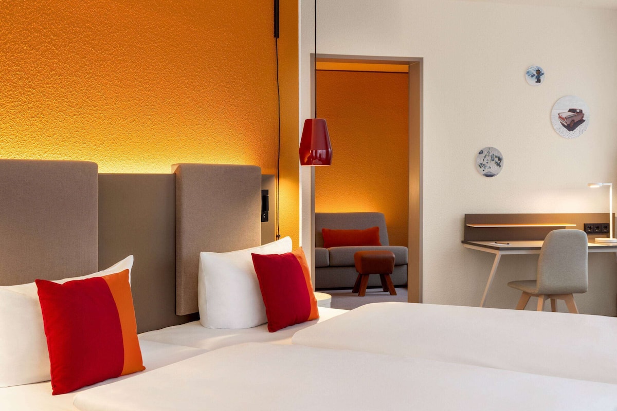 Suite | Desk, blackout drapes, soundproofing, iron/ironing board