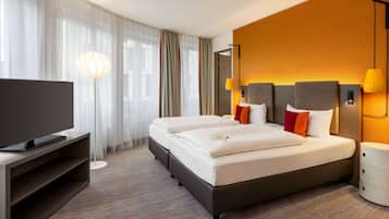 Junior Suite | Desk, blackout drapes, soundproofing, iron/ironing board