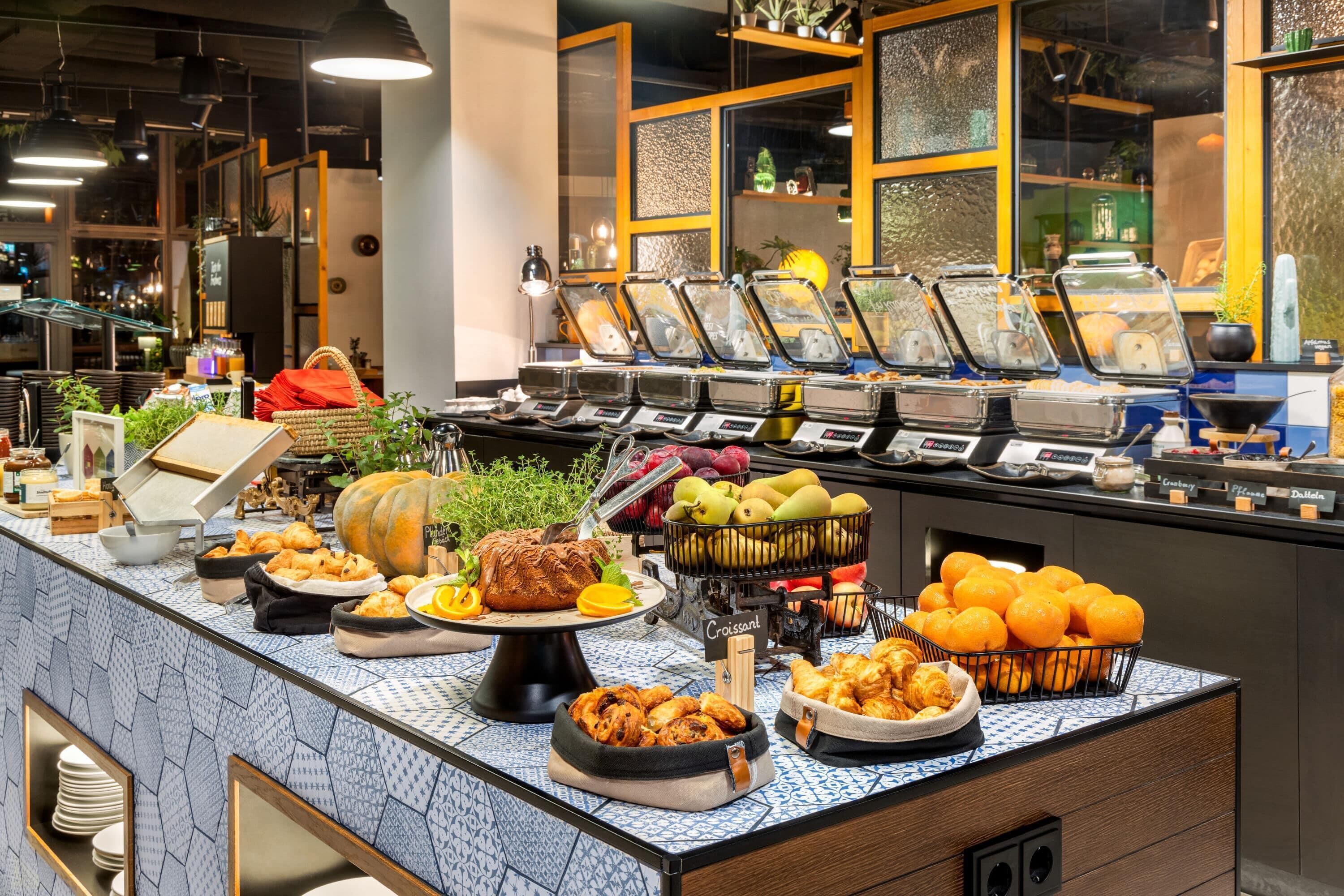 Desayuno buffet diario (EUR 18 por persona)
