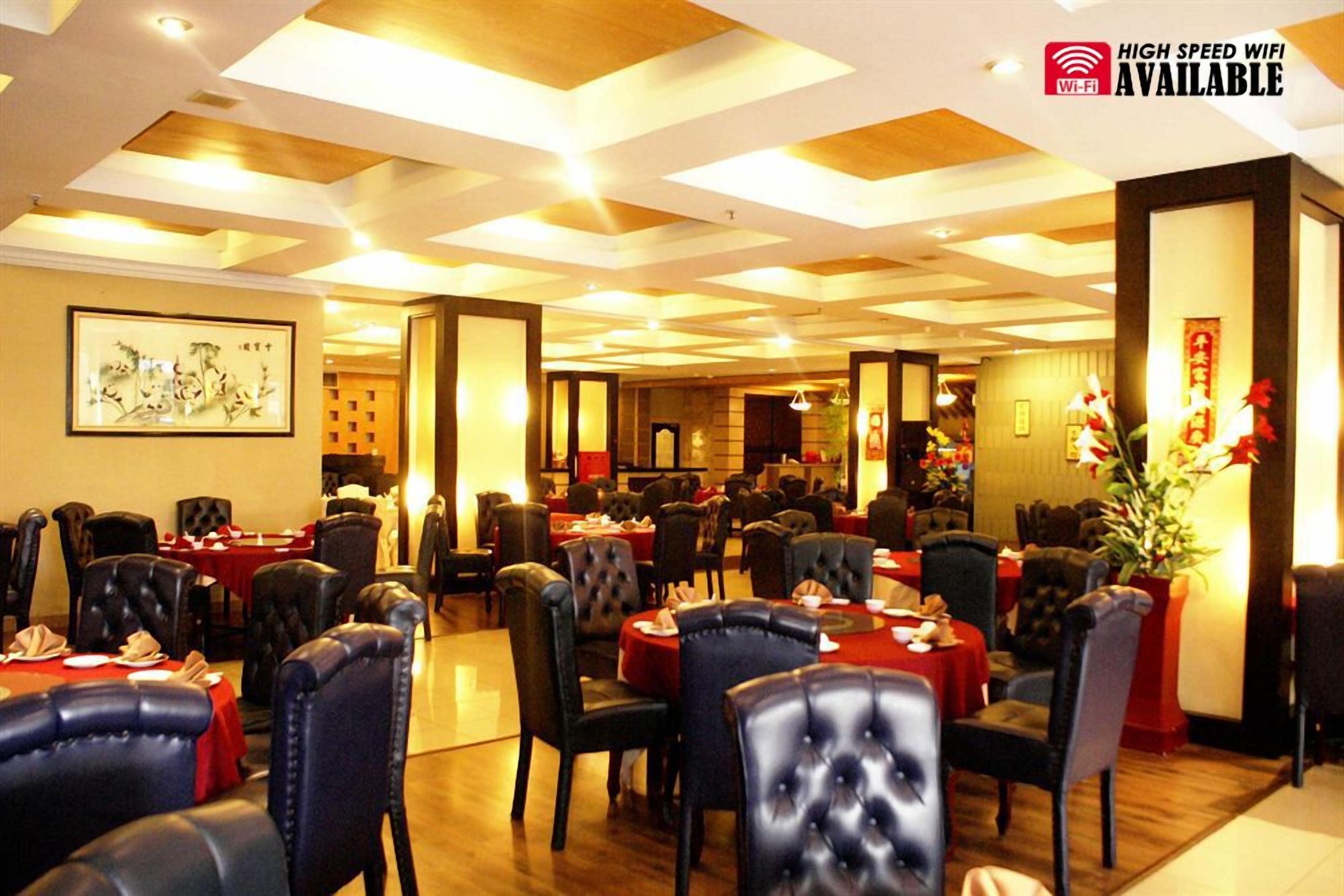 Sarapan, makan tengah hari dan makan malam dihidangkan 