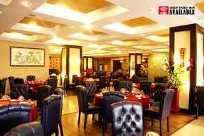 Breakfast, lunch and dinner served