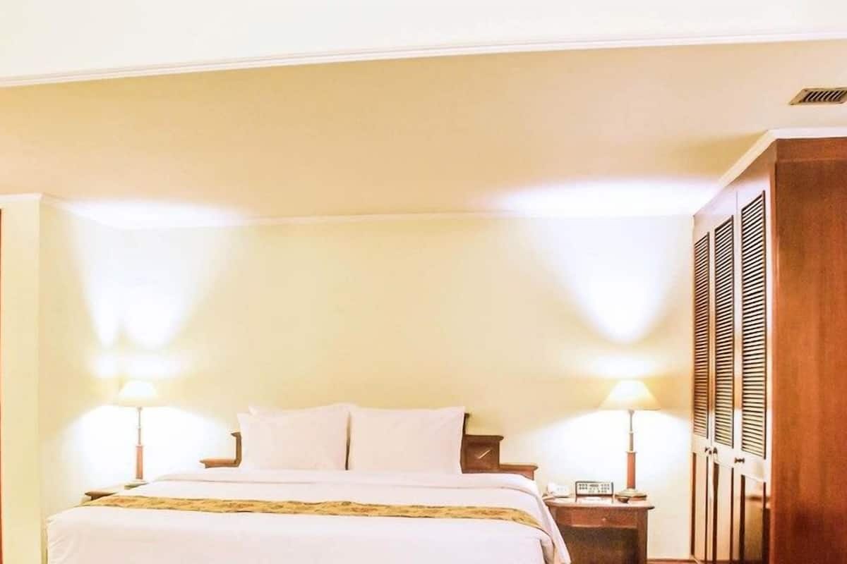 Suite | In-room safe, desk, free WiFi