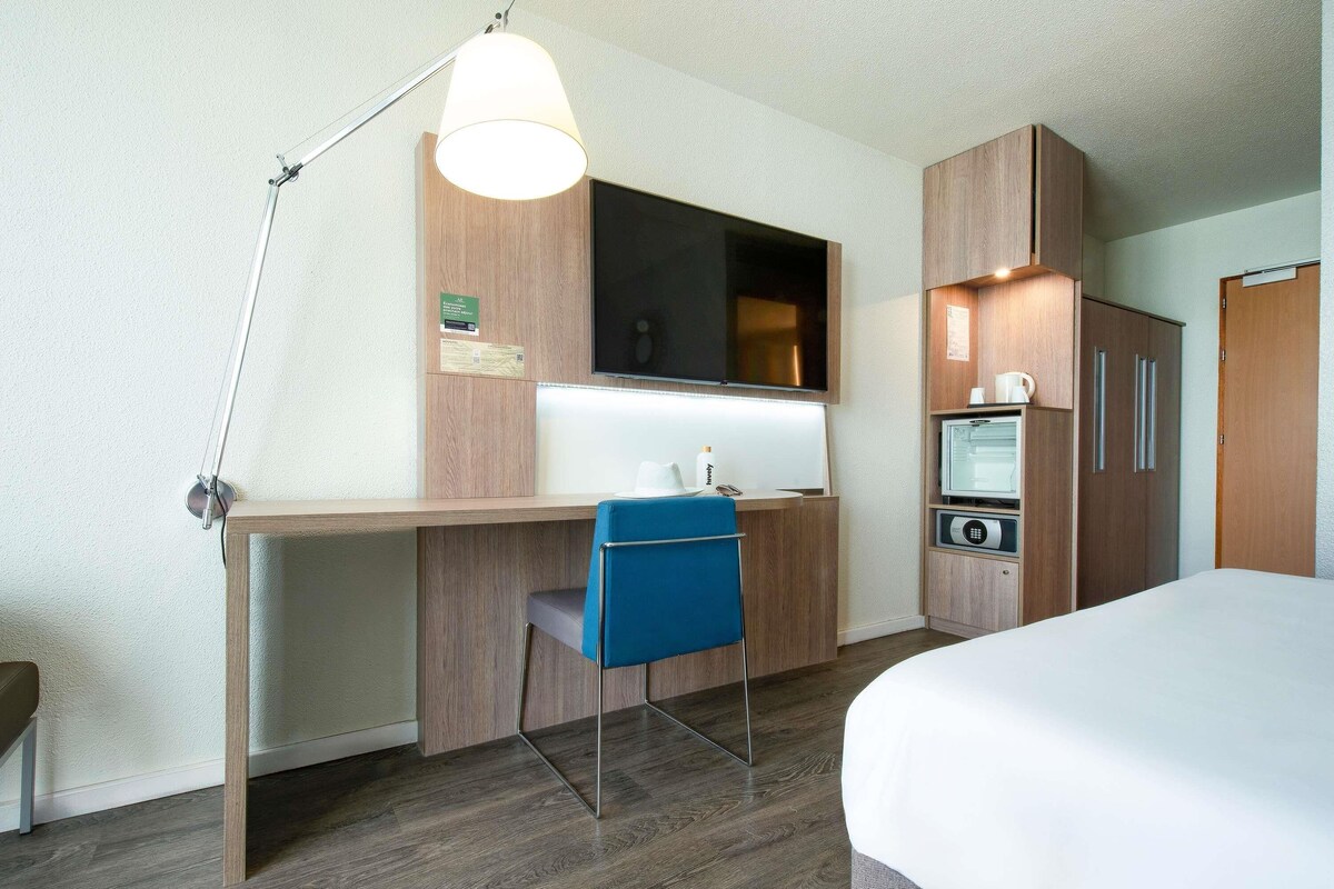 Chambre Supérieure, 1 grand lit et 1 canapé-lit, balcon | Minibar, coffres-forts dans les chambres, bureau, rideaux occultants