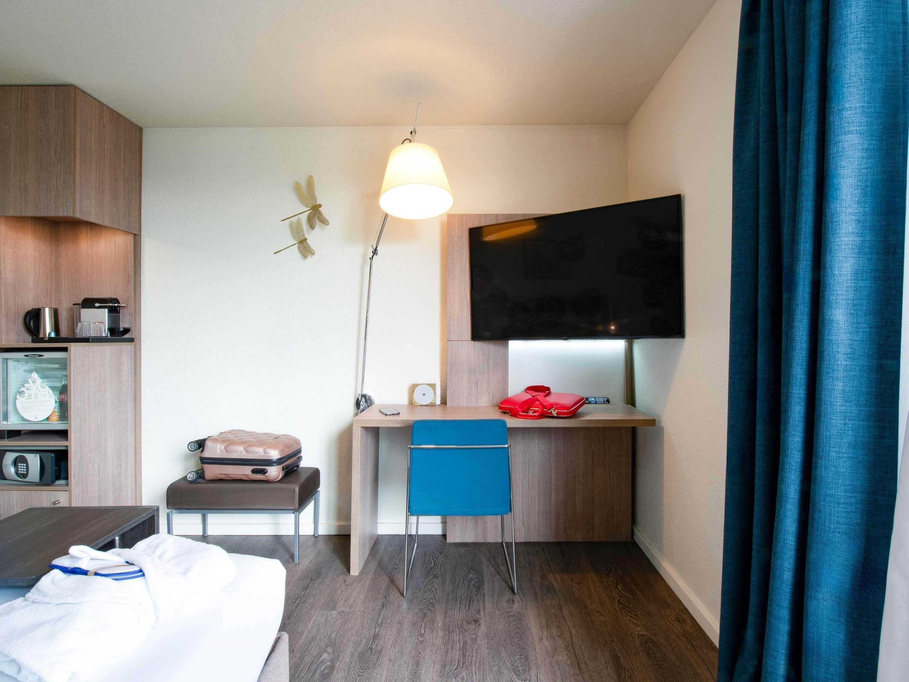 Habitación ejecutiva, 1 cama de matrimonio, terraza | Minibar, caja fuerte, escritorio y cortinas opacas