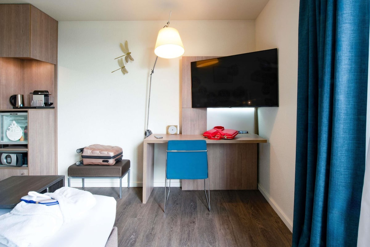 Minibar, in-room safe, desk, blackout drapes