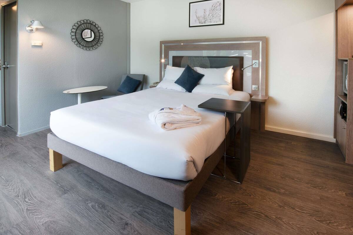 Superior Room, 1 Queen Bed with Sofa bed, Balcony | Minibar, in-room safe, desk, blackout curtains