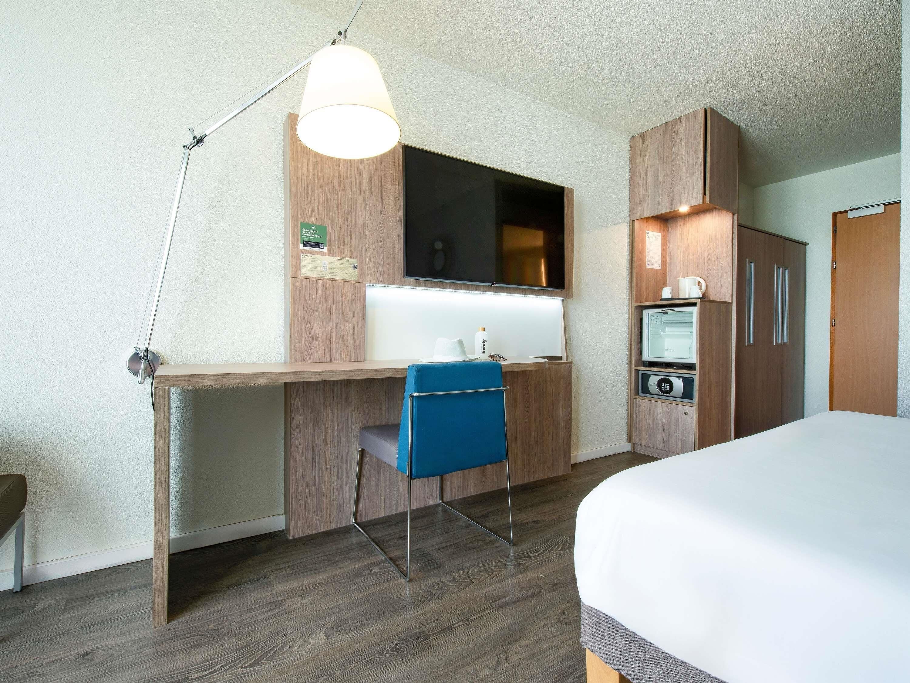 Habitación superior, 1 cama Queen size y sofá cama, balcón | Minibar, caja de seguridad en la habitación y escritorio 