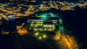 Façade de l’hébergement - soirée/nuit