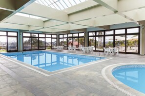 Indoor pool, open 7:00 AM to 10:00 PM, sun loungers - Serra Alta Hotel (Sao Bento do Sul)