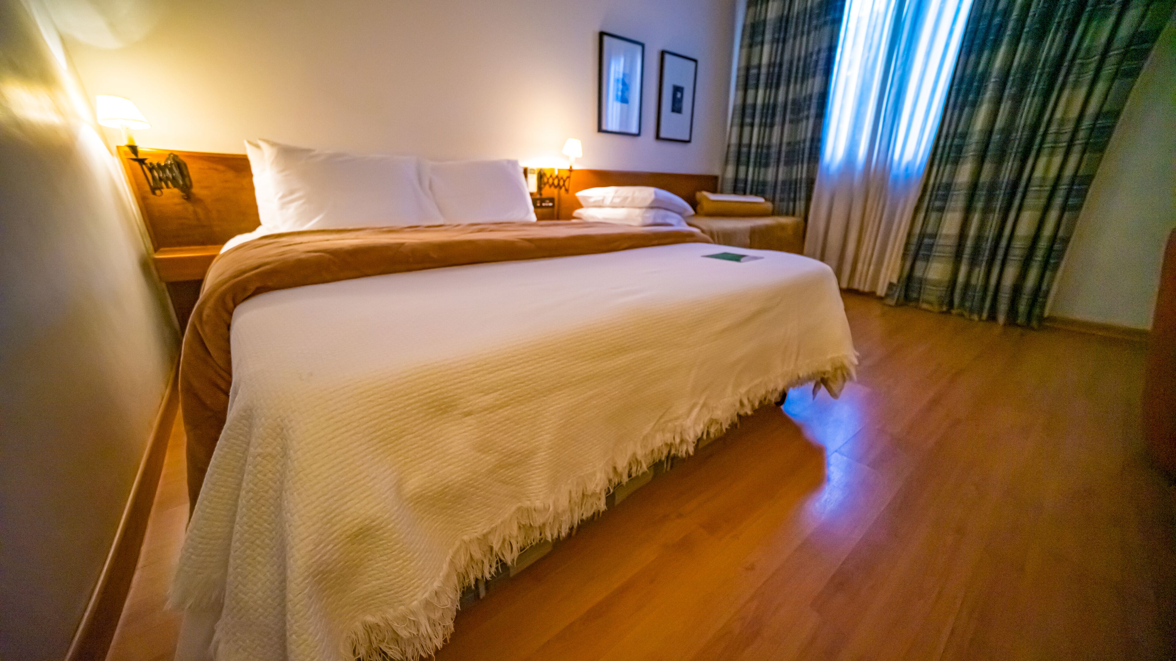 standard triple room | 1 bedroom, minibar, in-room safe, desk