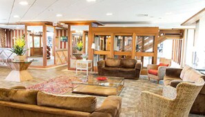 Bar-salon dans le hall